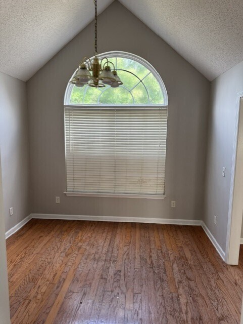 Building Photo - Beautiful 4 bedroom home with amazing open floor plan