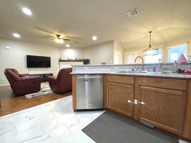 Building Photo - 9912 Carter Dr