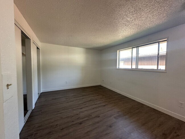 Building Photo - 475 NW Walnut Blvd