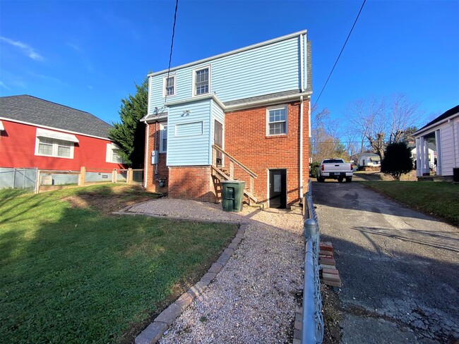 Building Photo - Beautiful 2 Bed/1 Bath Home in Elizabethton