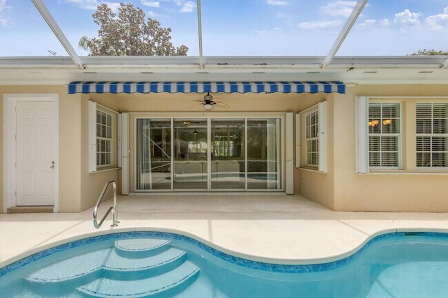 Building Photo - 121 Savona Dr