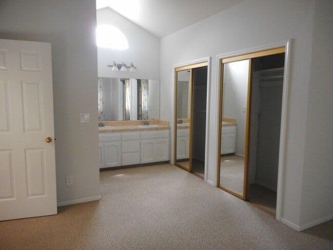 Building Photo - 4098 W. San Jose