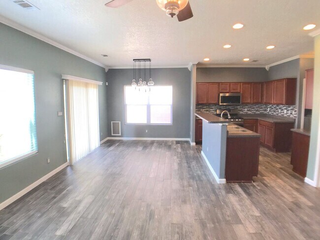 Building Photo - Modern 3 bedroom in Tierra Oeste neighborh...