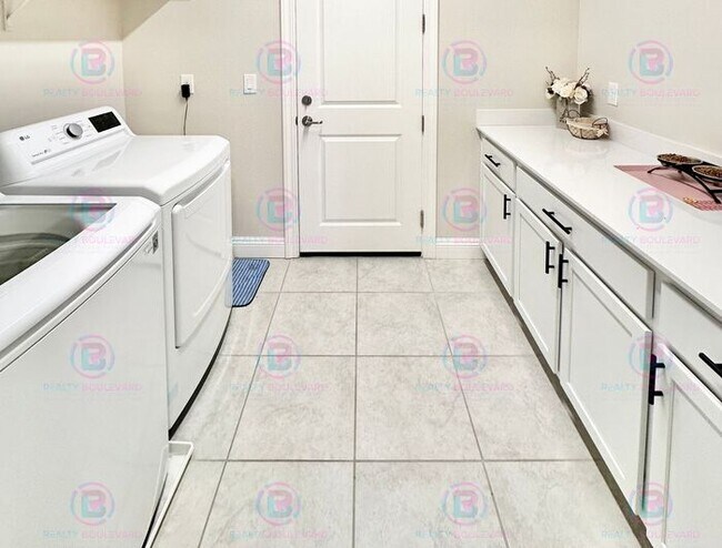 Building Photo - Welcome to your dream home, where modern elegance meets unparalleled convenience!