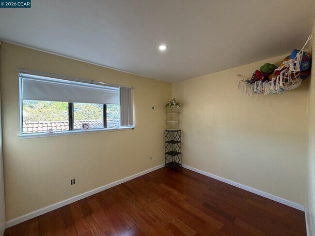 Building Photo - 6 Basin Ct