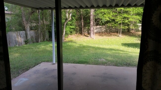 Building Photo - 1301 Scott St