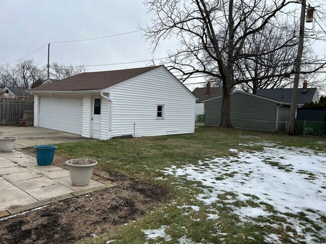 Building Photo - Brick Ranch for Rent in Mayfield HTS walking distance to Golden Gate Plaza