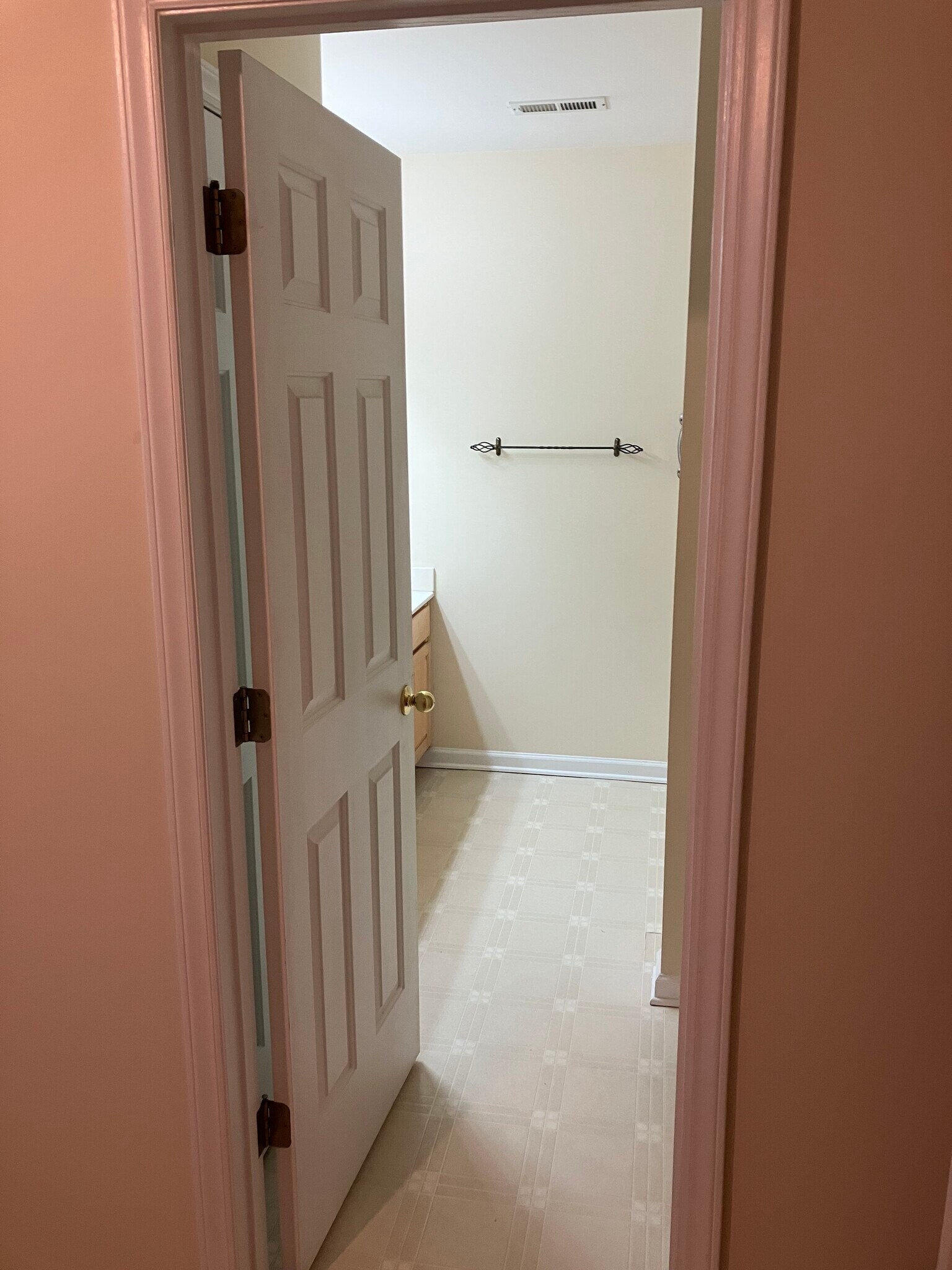 Main bedroom bath - 3202 Pine Pointe St