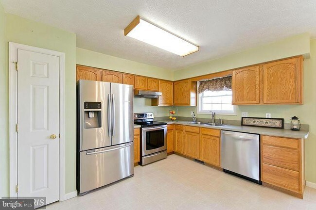 Primary Photo - 121 Nature Dr