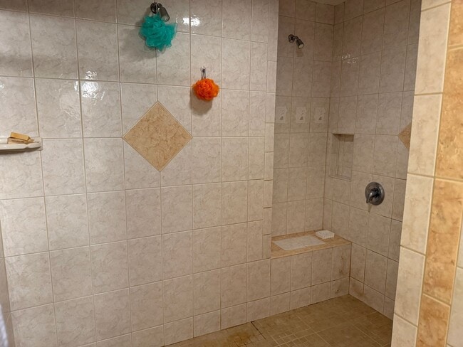 Building Photo - $500 off 1st month! Unique, spacious 4-bdr...