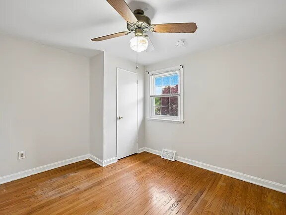 Building Photo - This well-maintained 3-bedroom, 1.5-bath split-level in Twin Oaks Farms is move-in ready