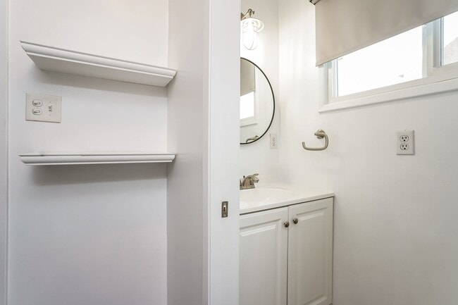 Building Photo - WONDERFUL BUENA PARK HOME FOR LEASE!!  NEW ON MARKET!!