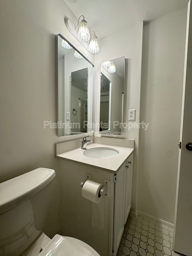 Building Photo - 1295 Taylor Oaks Dr