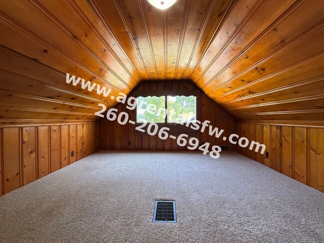 Building Photo - 522 Curdes Ave