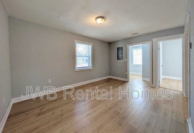 Building Photo - 2002 W 15th St