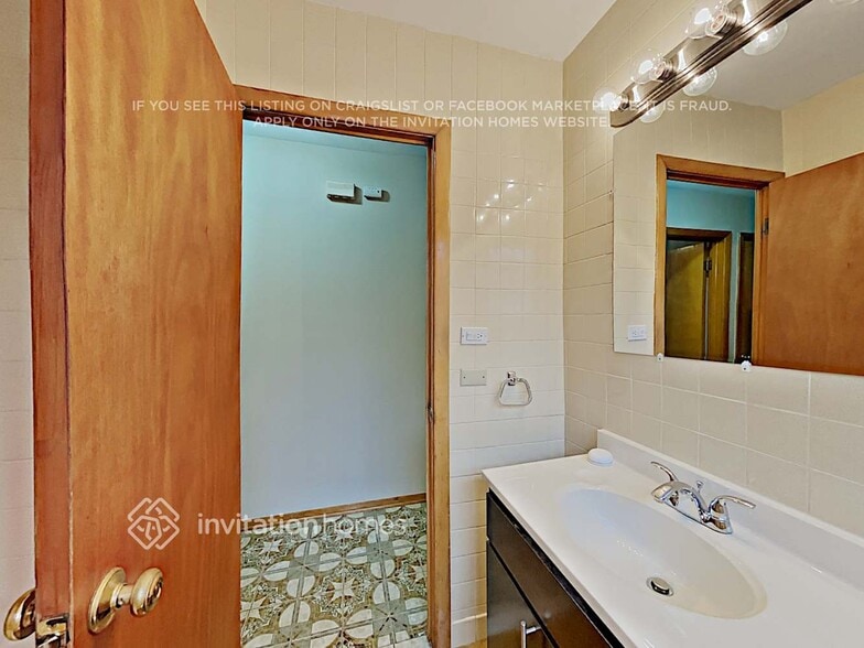 Building Photo - 6447 W 63rd Pl