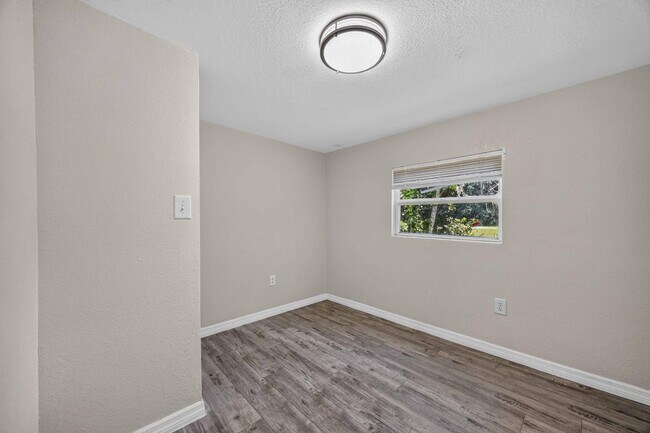 Building Photo - 6451 Spinner Dr