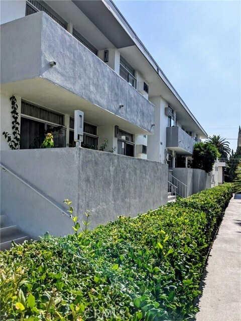 Building Photo - 11942 Darlington Ave