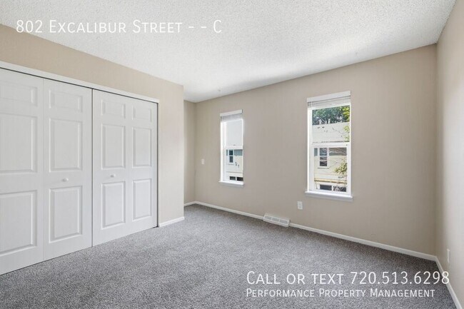 Building Photo - 802 Excalibur St