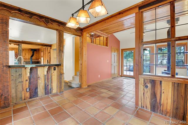 Building Photo - 190 Circle Dr