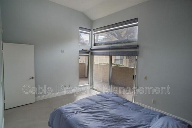 Building Photo - 23926 Arroyo Park Dr