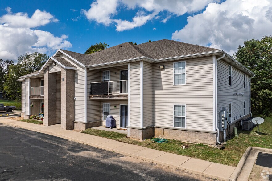 Building Photo - Pin Oak Apartments