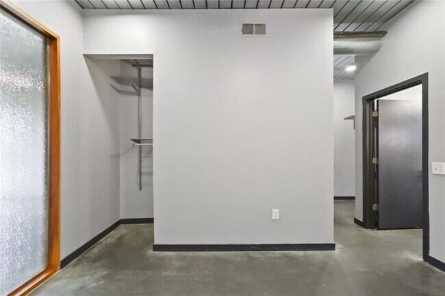 Building Photo - 620 Glen Iris Dr NE