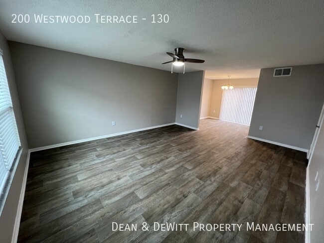 Building Photo - 2/1.5 Townhome w/ Pool - For Rent