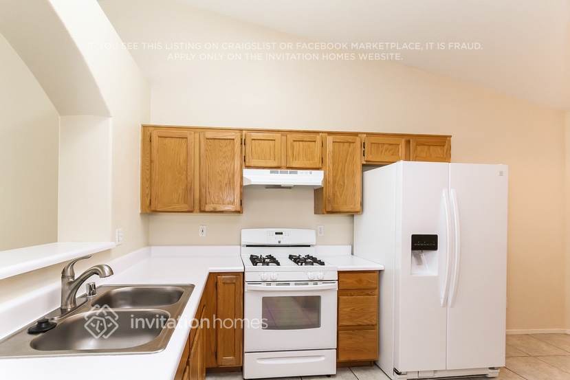 Building Photo - 923 Shadowfax Rd