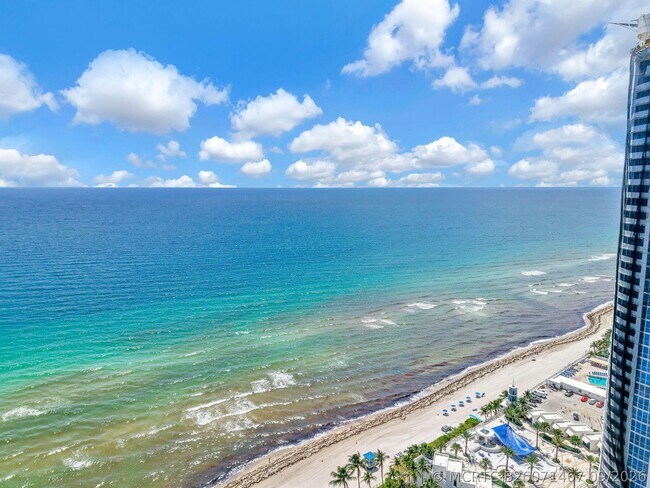 Building Photo - 3001 S Ocean Dr
