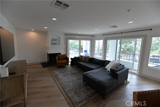 Building Photo - 223 W Avenida Palizada