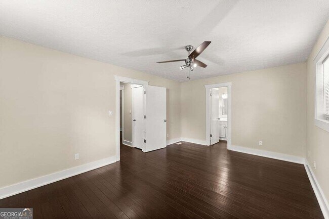 Building Photo - 4035 Thames Dr