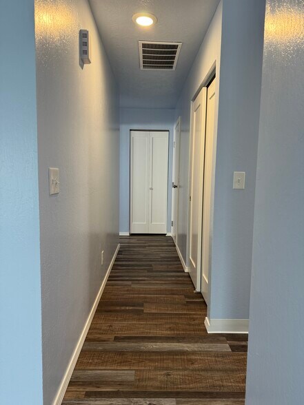 Building Photo - 191 47th Ave SE