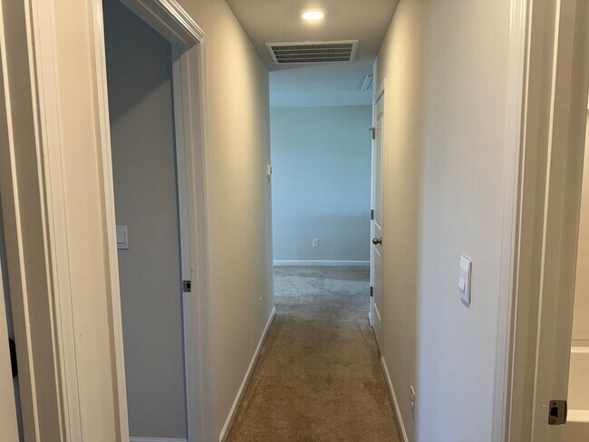 Building Photo - Great 3BR Home