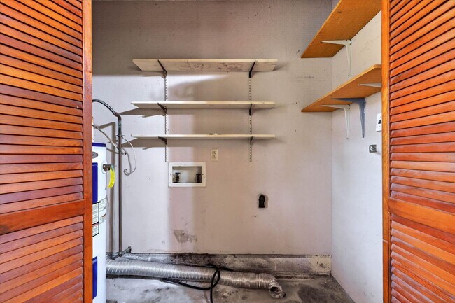 Building Photo - 2 Bedroom Dog Friendly Home For Rent With Large Bonus Room!