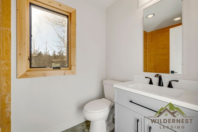 Building Photo - Fully Updated 3 Bedroom/ 3 Bath Peaceful Condo