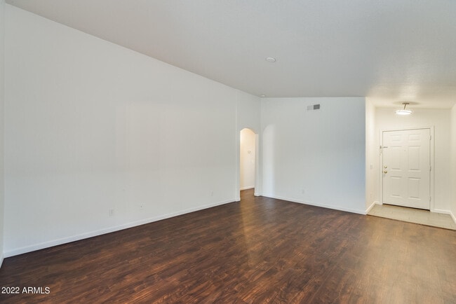 Building Photo - 3024 E Blackhawk Dr