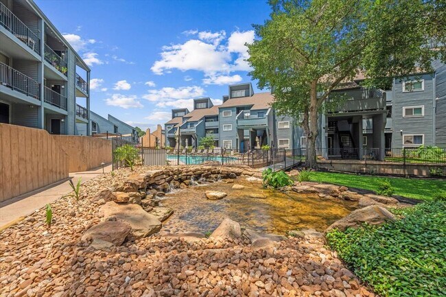 Building Photo - 12500 Melville Dr
