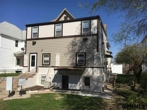 Building Photo - 1305 S 32nd Street