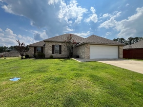 Building Photo - 579 Silver Hill Dr