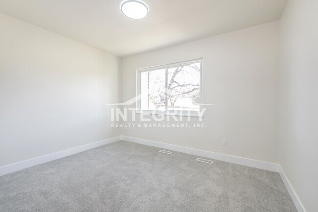 Building Photo - 620 S Youngfield Ct