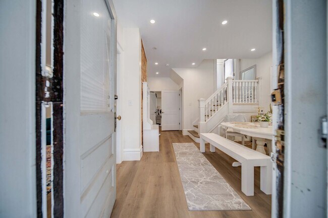 Building Photo - Massive 10 Bedroom Newly Renovated House P...