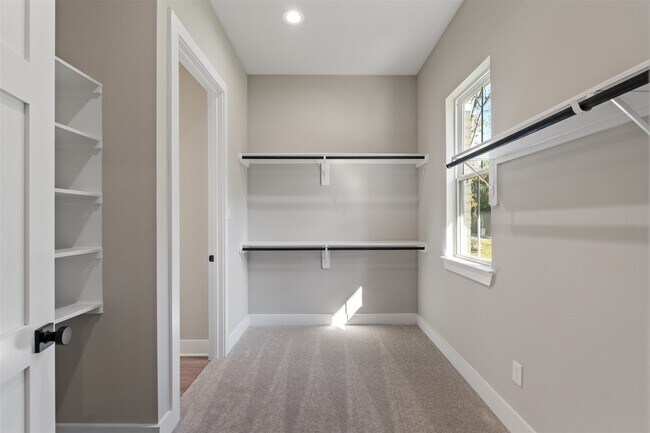 Building Photo - 15109 Paradise Ct
