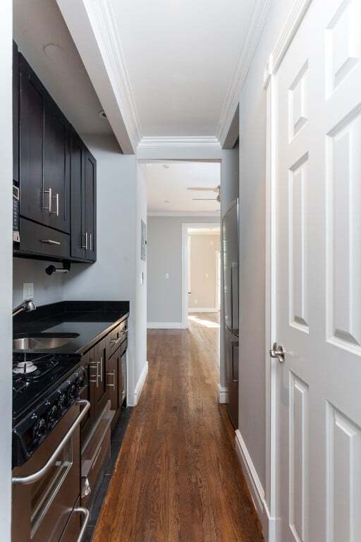 Building Photo - 250 Mott St