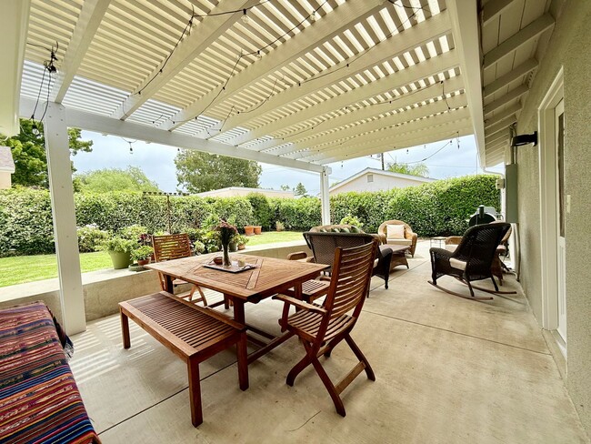 Building Photo - Unfurnished 4 bedroom/2 bathroom home with...