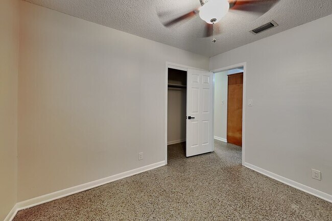 Building Photo - 3619 W Cass St