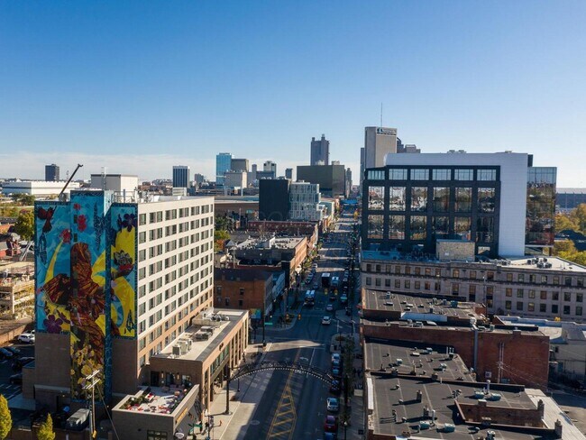 Building Photo - 1145 N High St