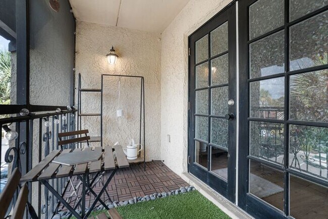 Building Photo - 5306 Santa Rosa Ct