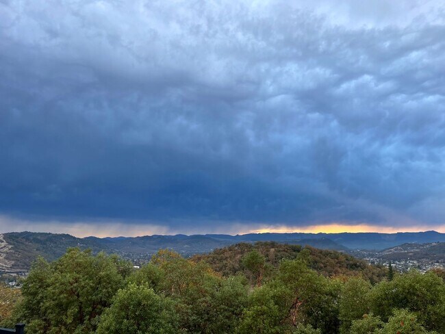 Building Photo - 1020 NE Granite Ridge
