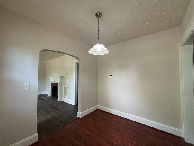 Building Photo - 282 Windsor Dr